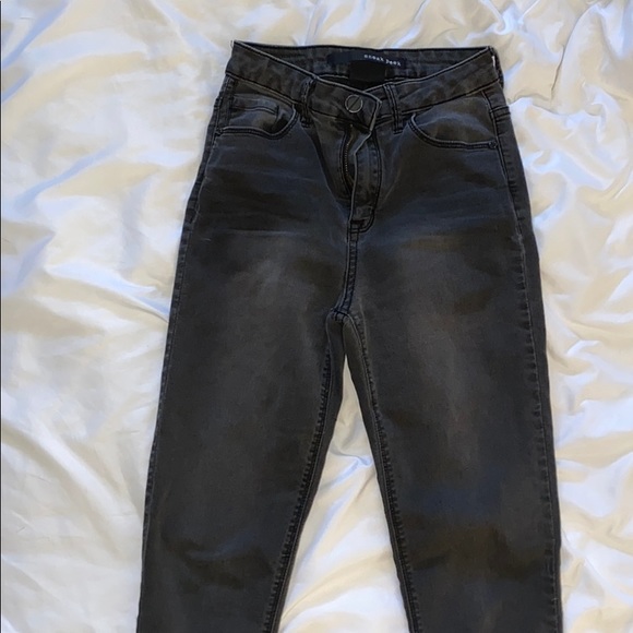 Gray High Waisted Jeans - Picture 3 of 6